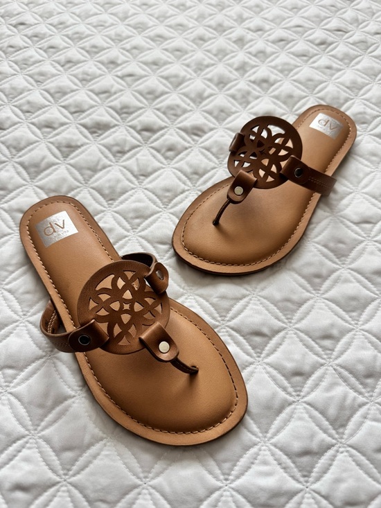 DV by Dolce Vita Other - DV by Dolce Vita Candle Brown Cutout Medallion Toe-Post Sandals Size 3